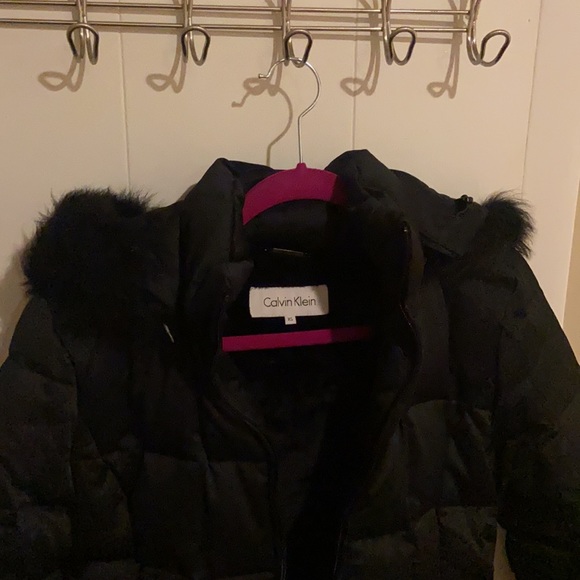 CALVIN KLEIN zip up winter bubble jacket with satin finish and fur lined hood - Picture 2 of 5